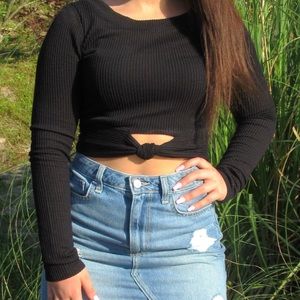 Black Hollister sweater